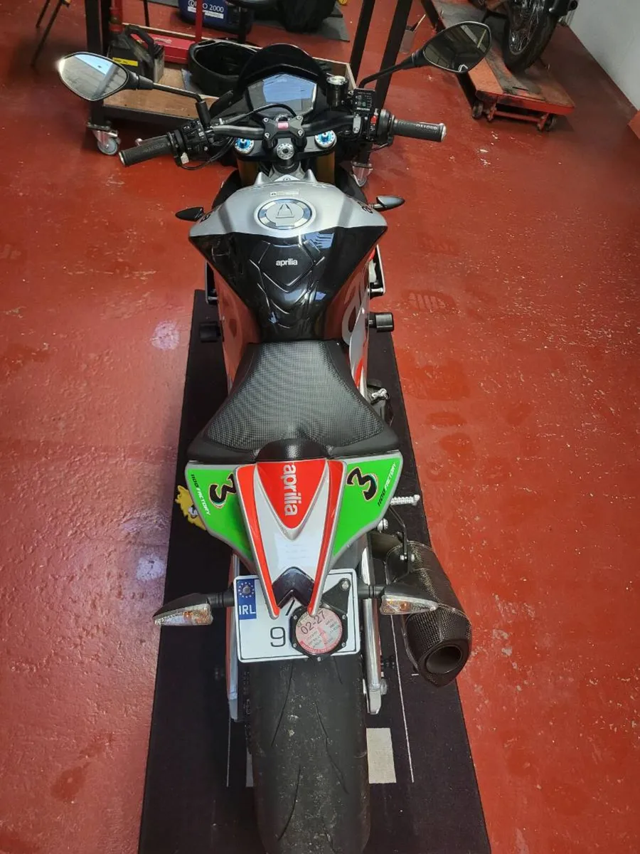 Aprilia Tuono V4 - Image 2