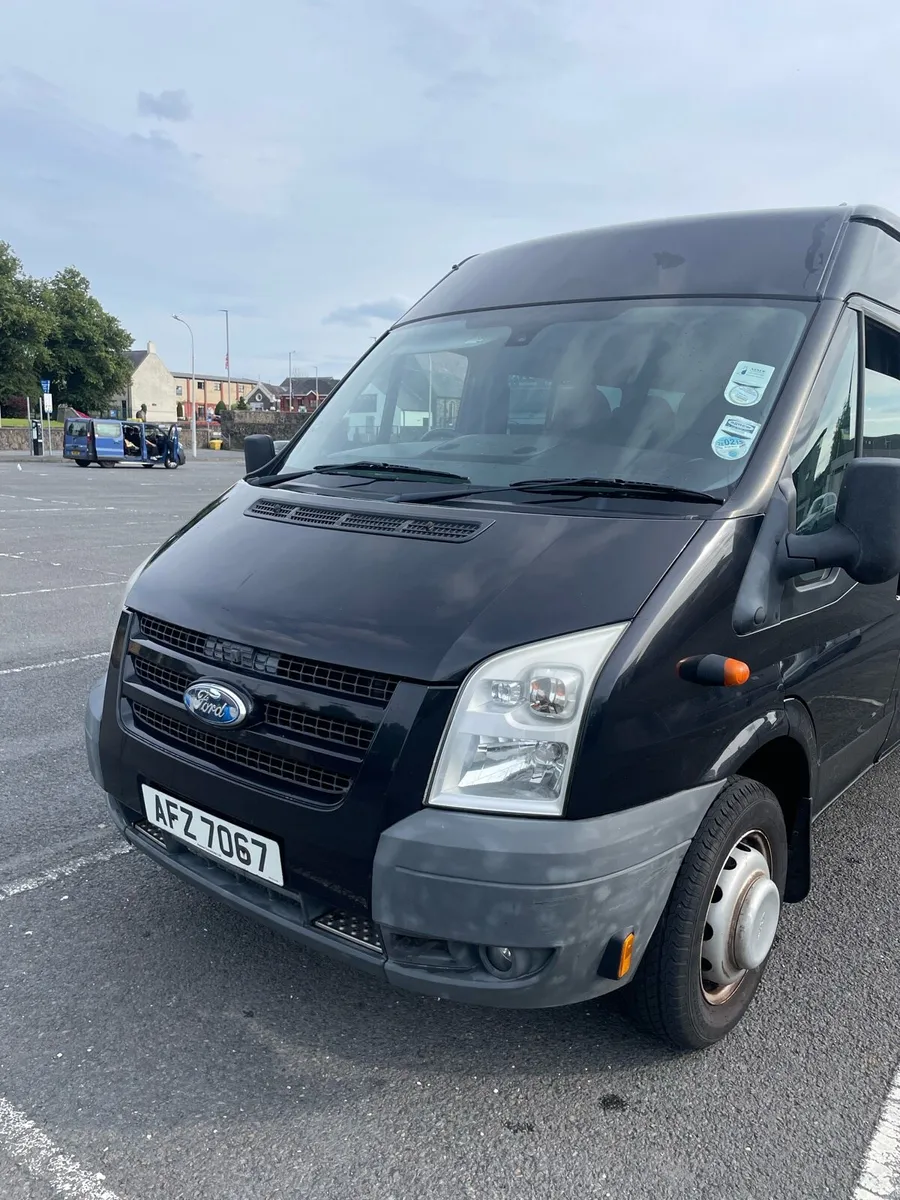 Mini bus - Image 1