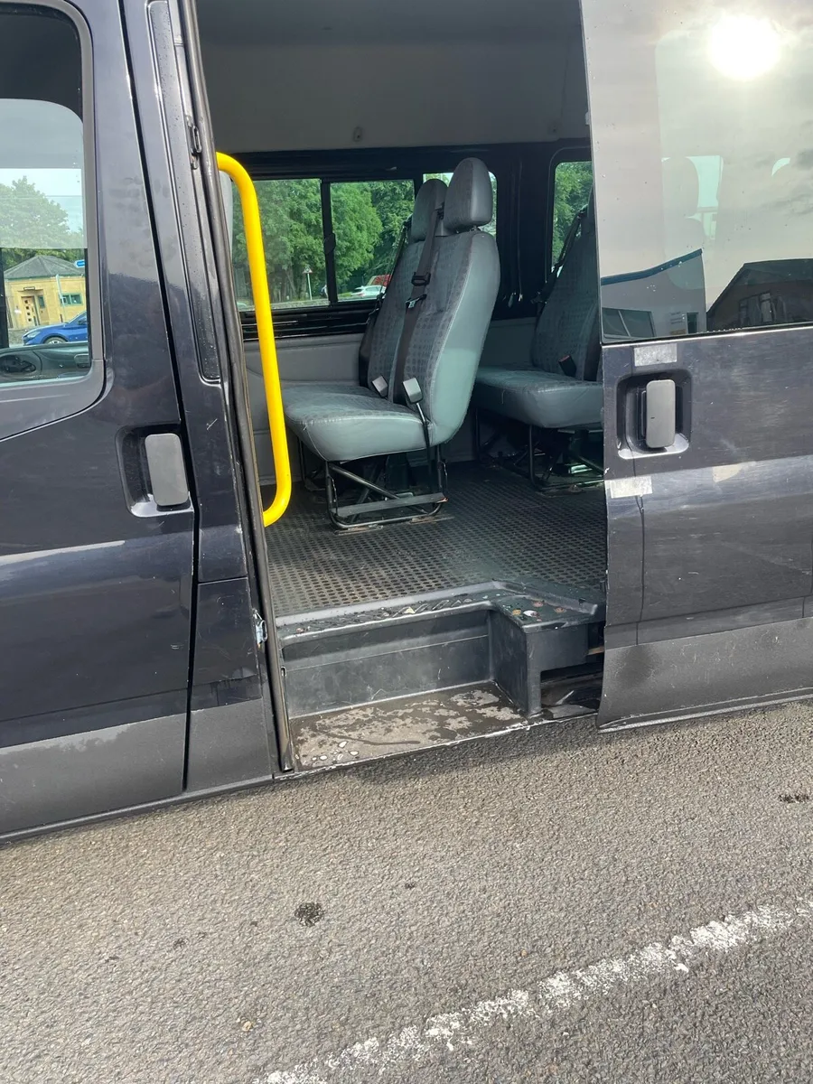 Mini bus - Image 4