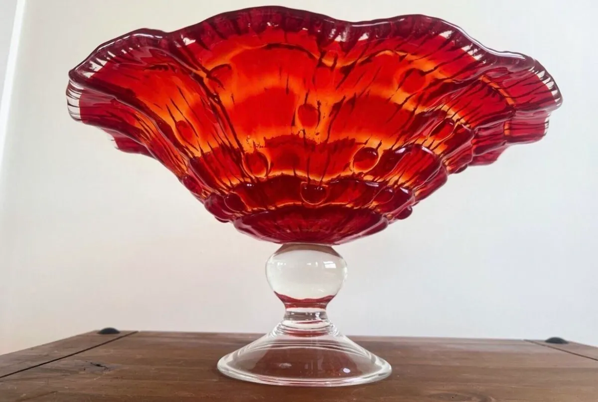 Vintage L.E. Smith Amberina Glass Compote - Image 1