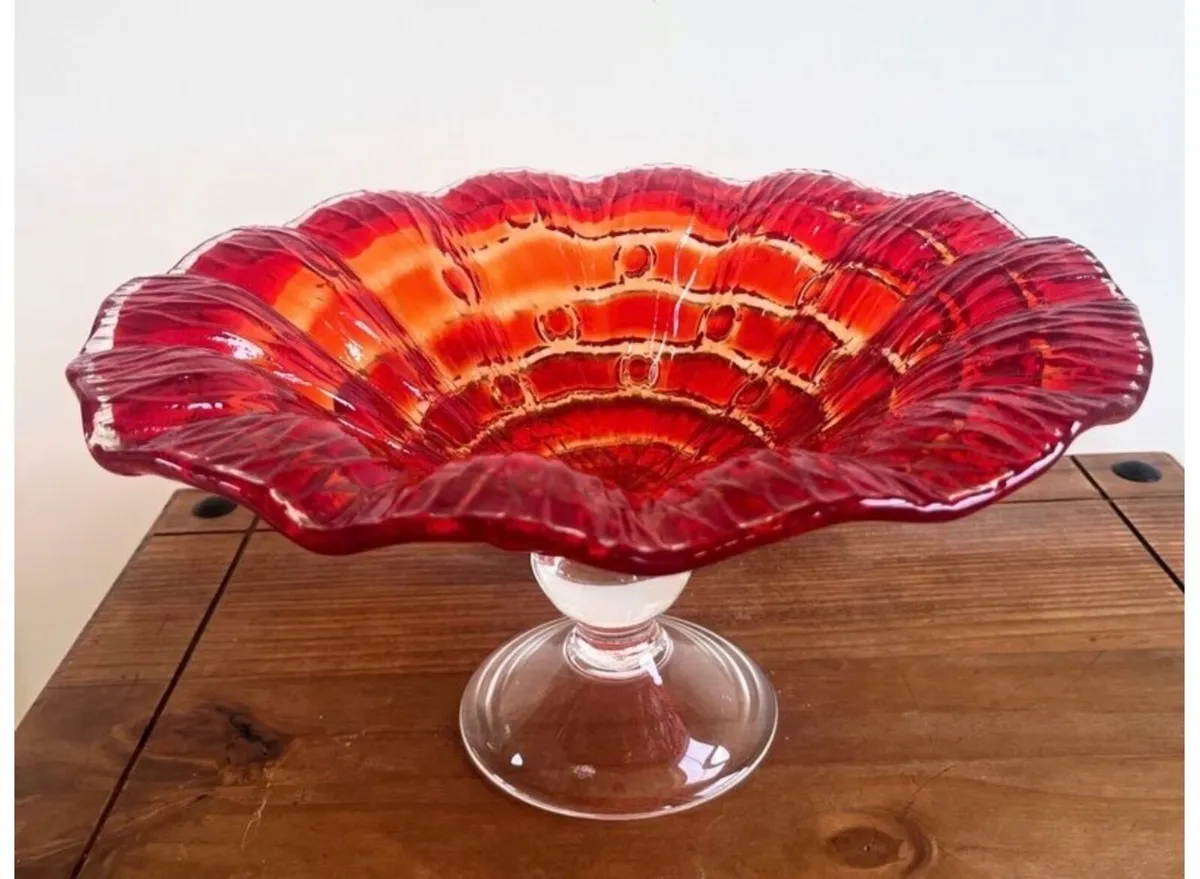 Vintage L.E. Smith Amberina Glass Compote - Image 3
