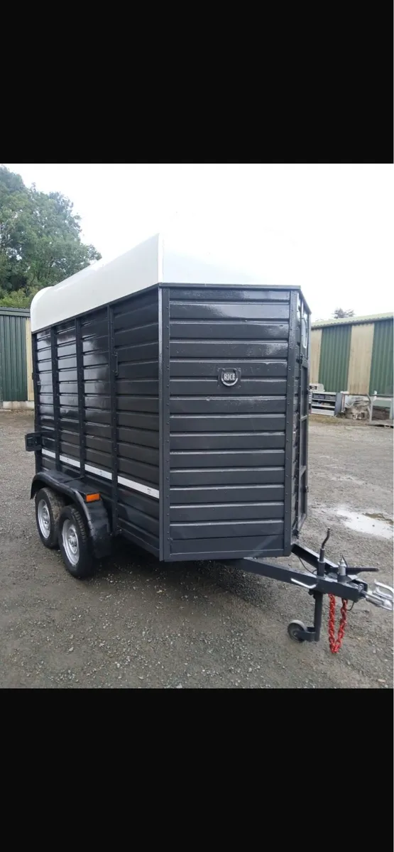 Horse box - Image 1