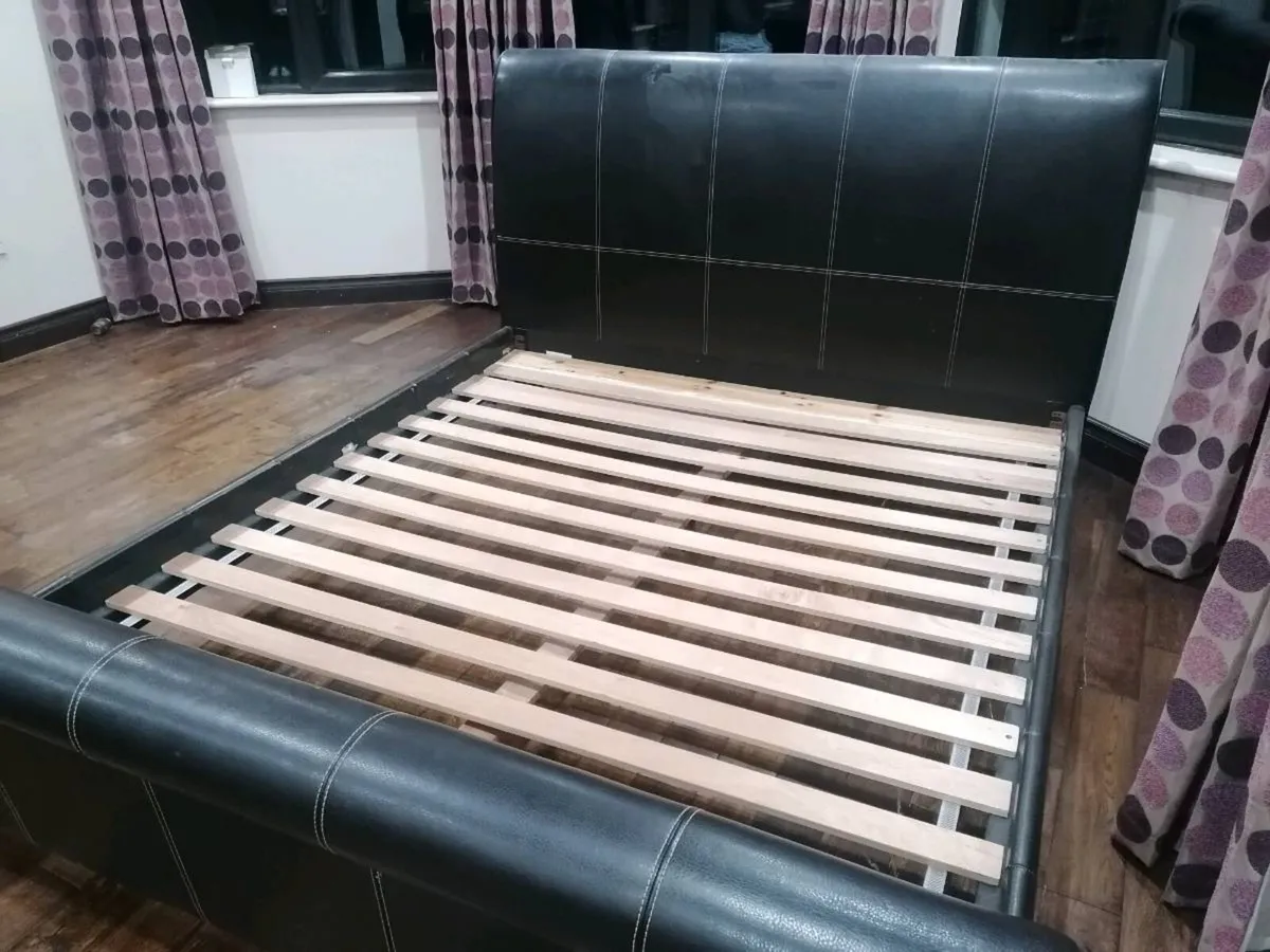Bed frame - Image 1