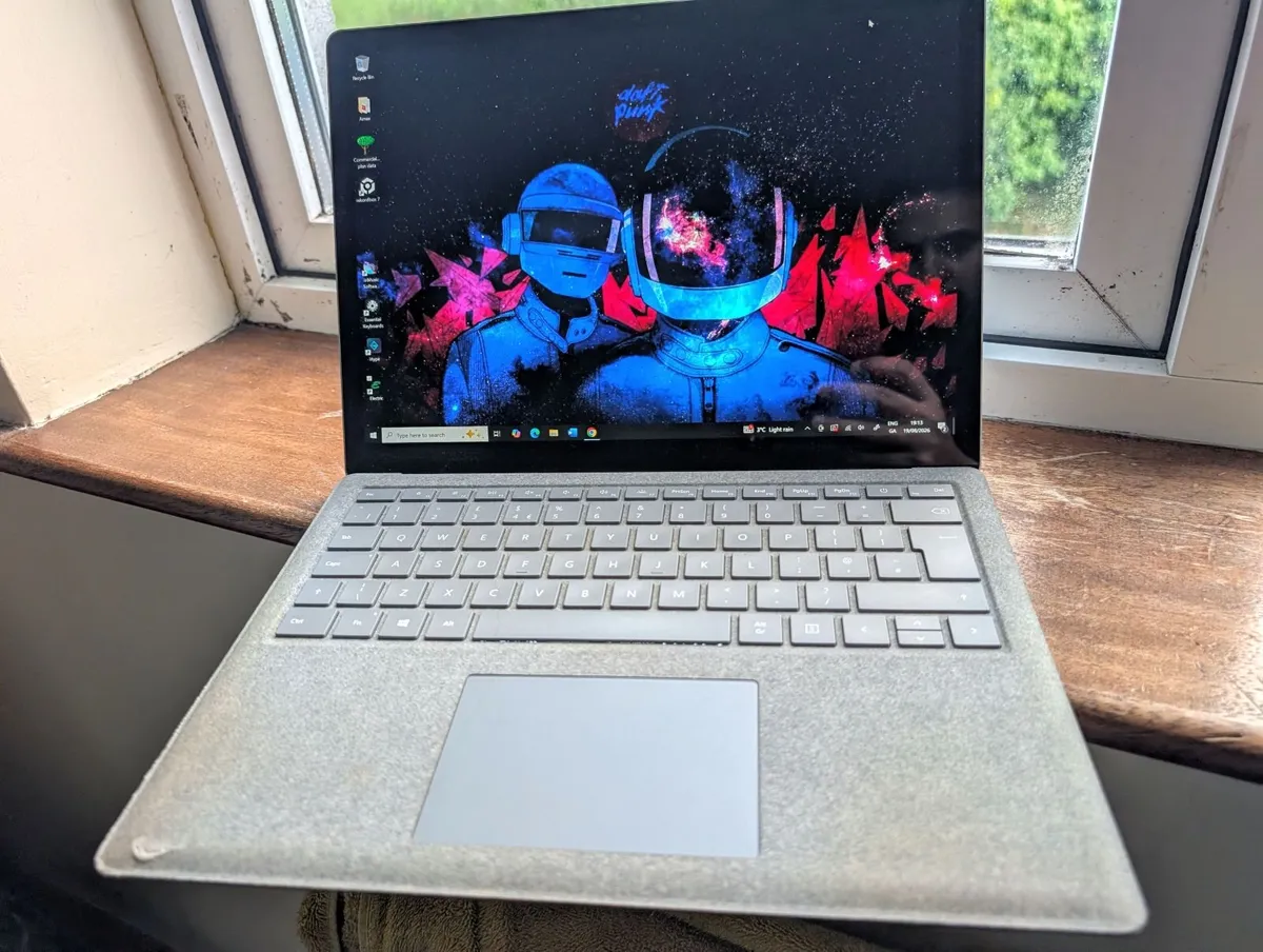 Microsoft Surface Laptop - 13.5" PixelSense Touc - Image 1