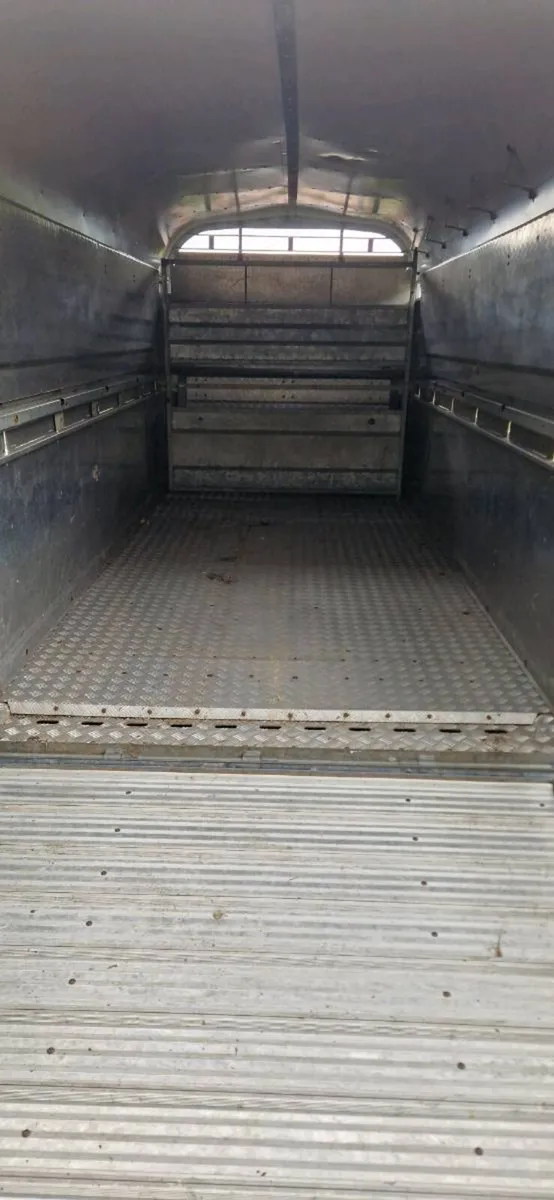 14ft Nugent Tri Axel Livestock Trailer - Image 3