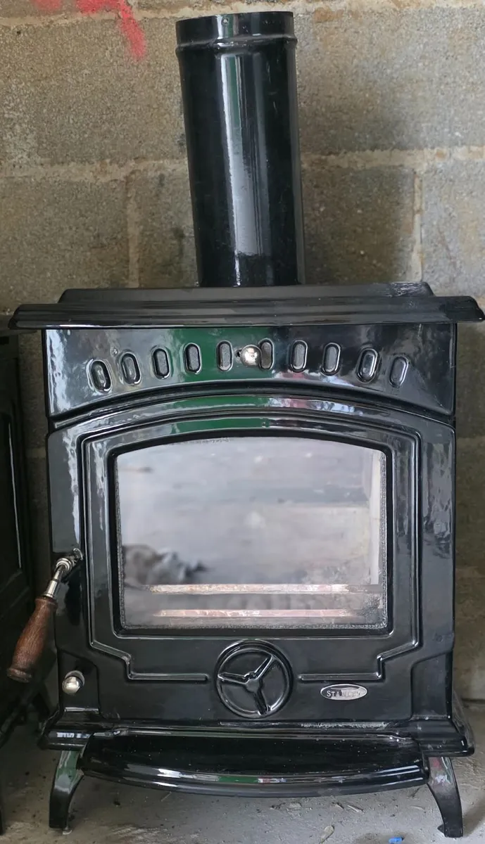 Oisin Stove - Image 1