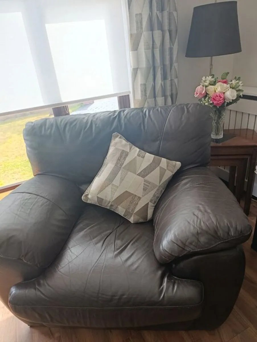 3 piece leather suite - Image 1