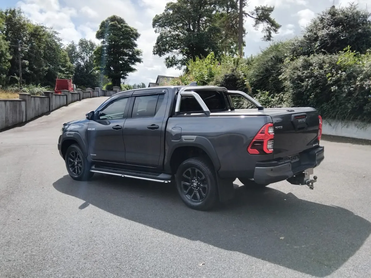 2021 hilux invincible no vat - Image 3