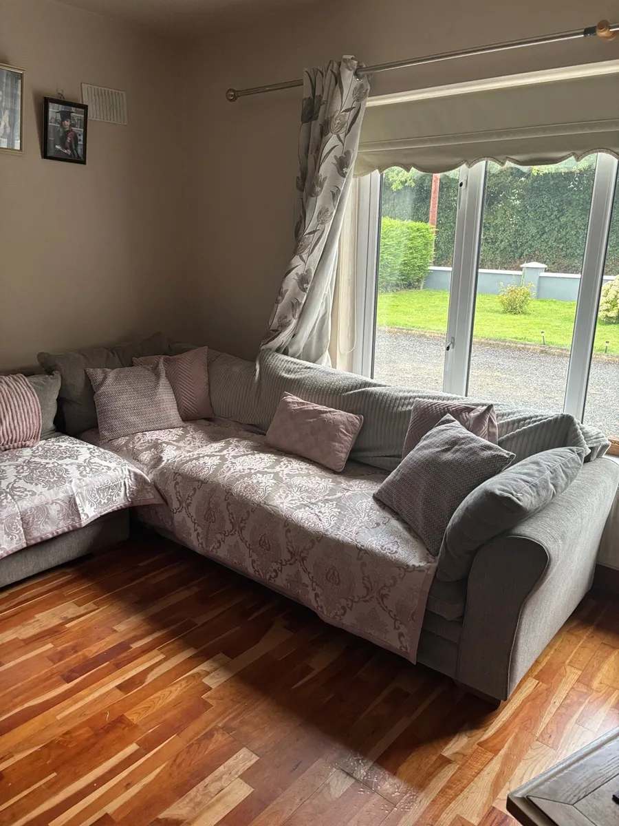 Corner sofa - Image 1
