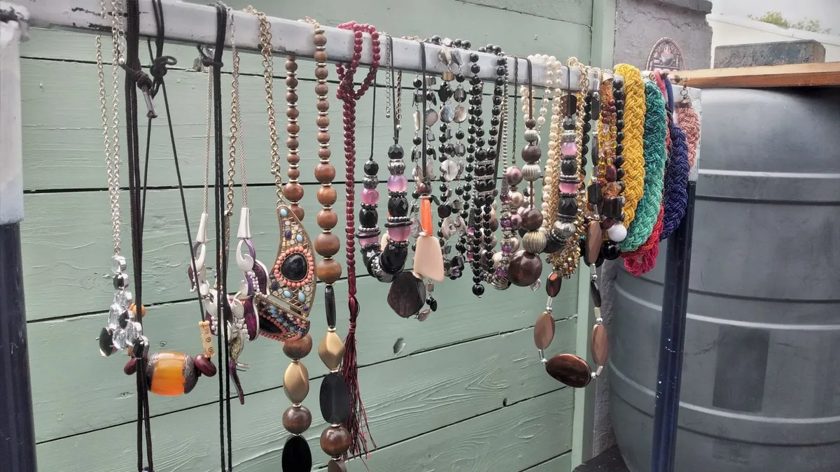 Costume Jewellery - Image 3