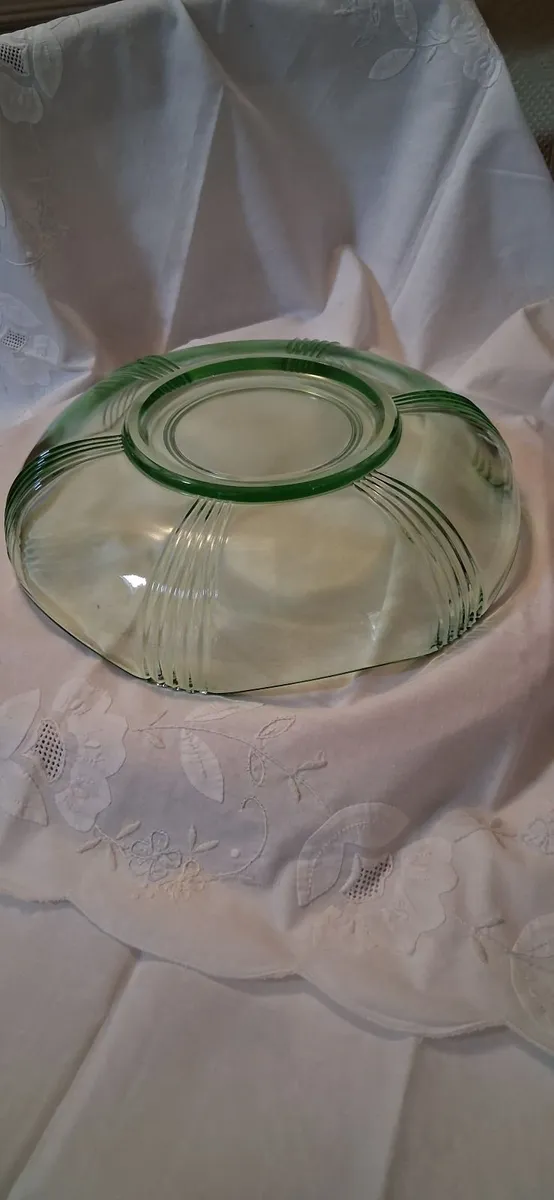 Vintage Glass Centrepiece - Image 3