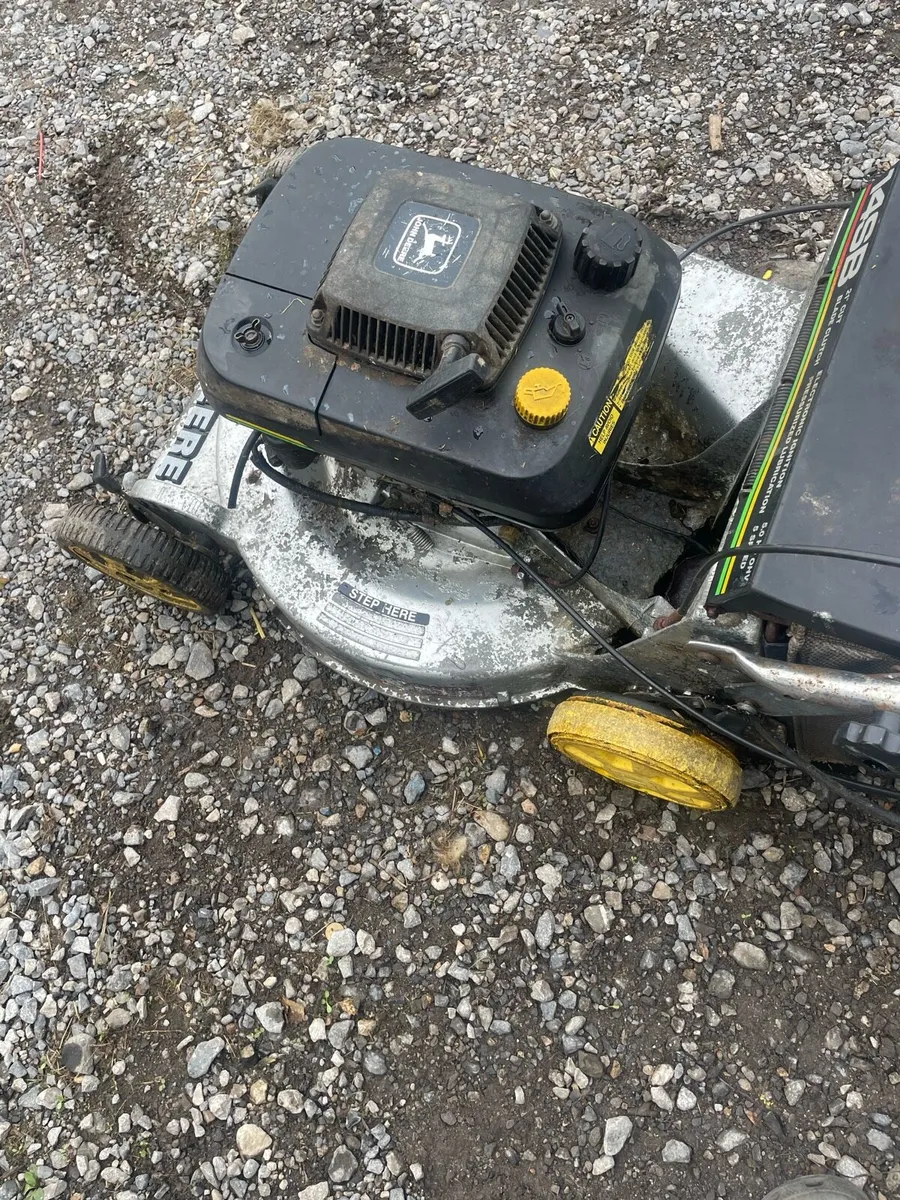 John Deere lawnmower - Image 1