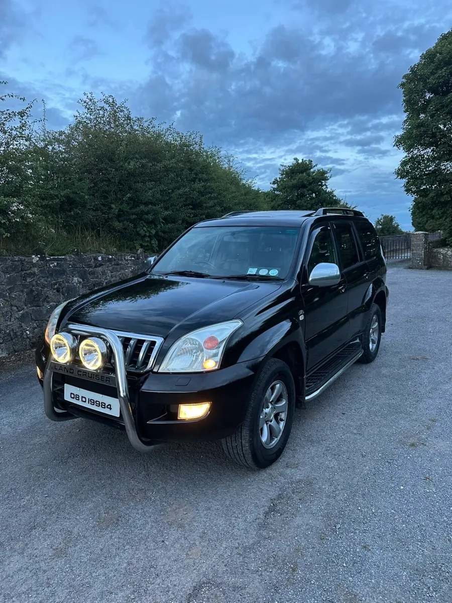 Toyota Landcruiser Auto sunroof 5 seater - Image 1