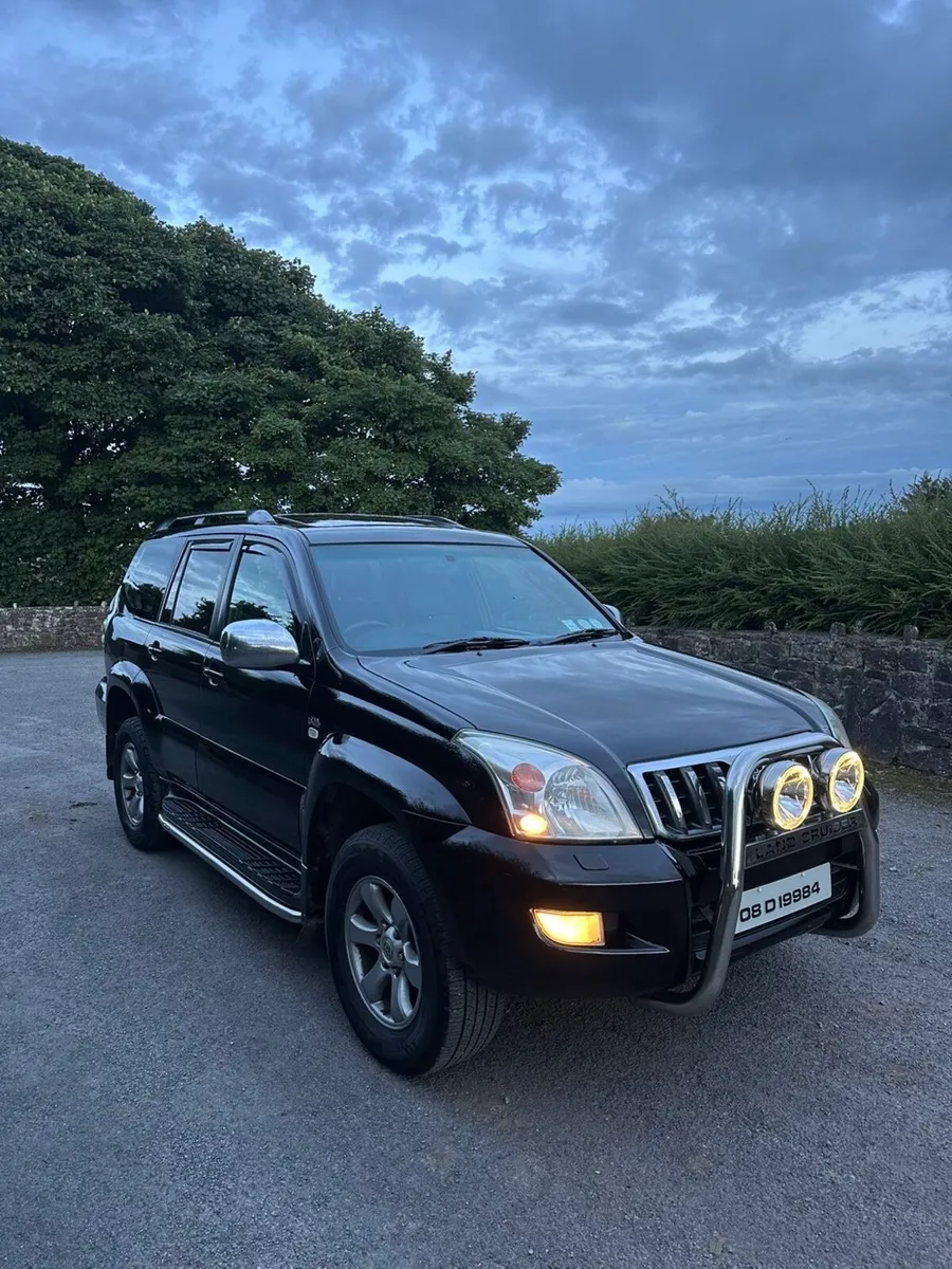 Toyota Landcruiser Auto sunroof 5 seater - Image 2