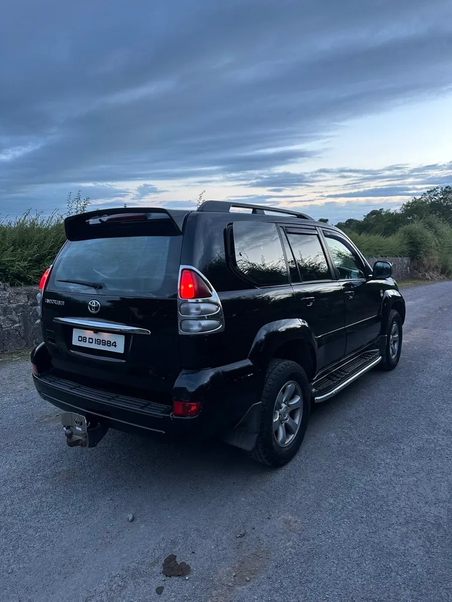 Toyota Landcruiser Auto sunroof 5 seater - Image 4