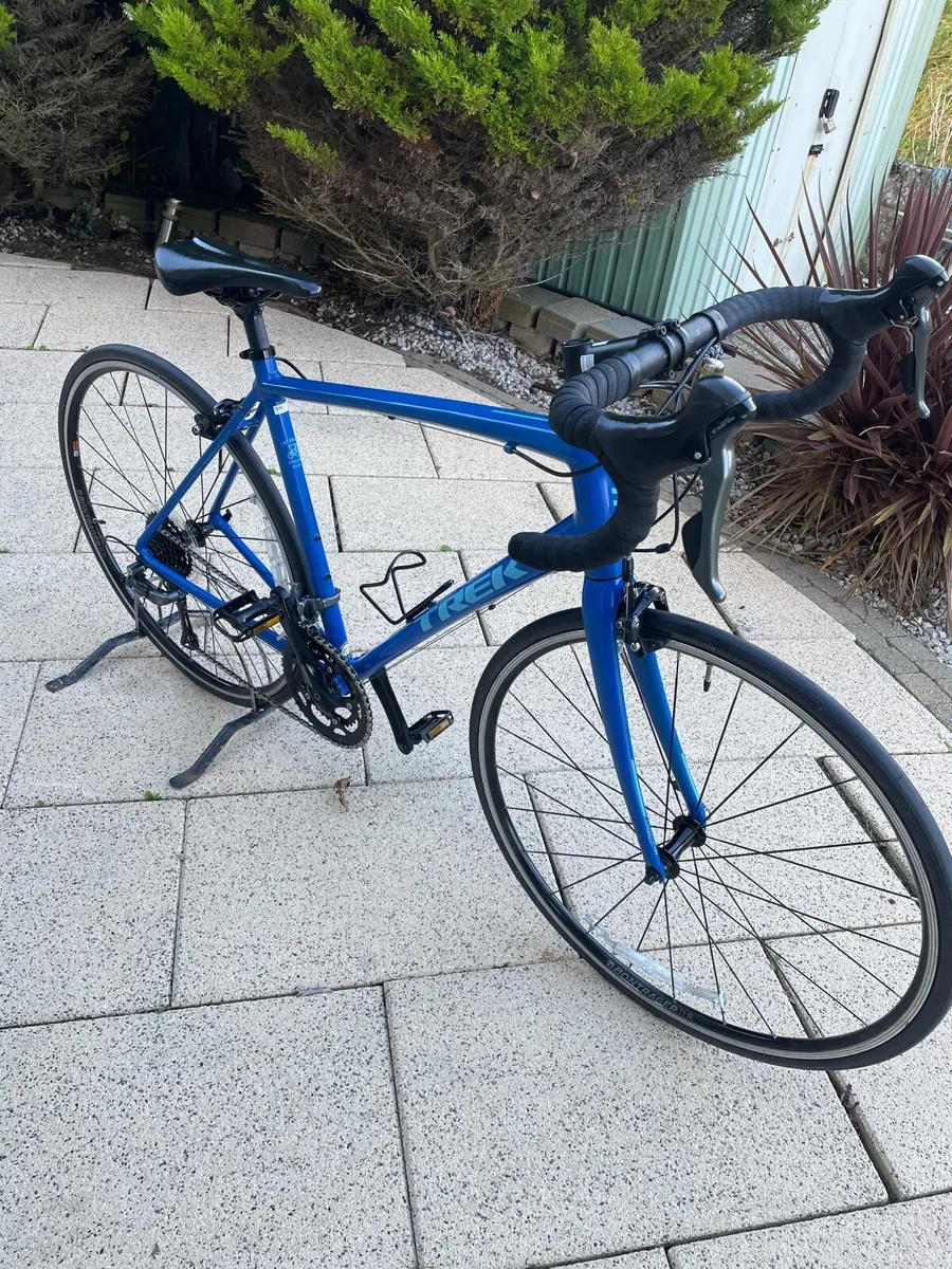 Trek Domane AL2 road bike - Image 1
