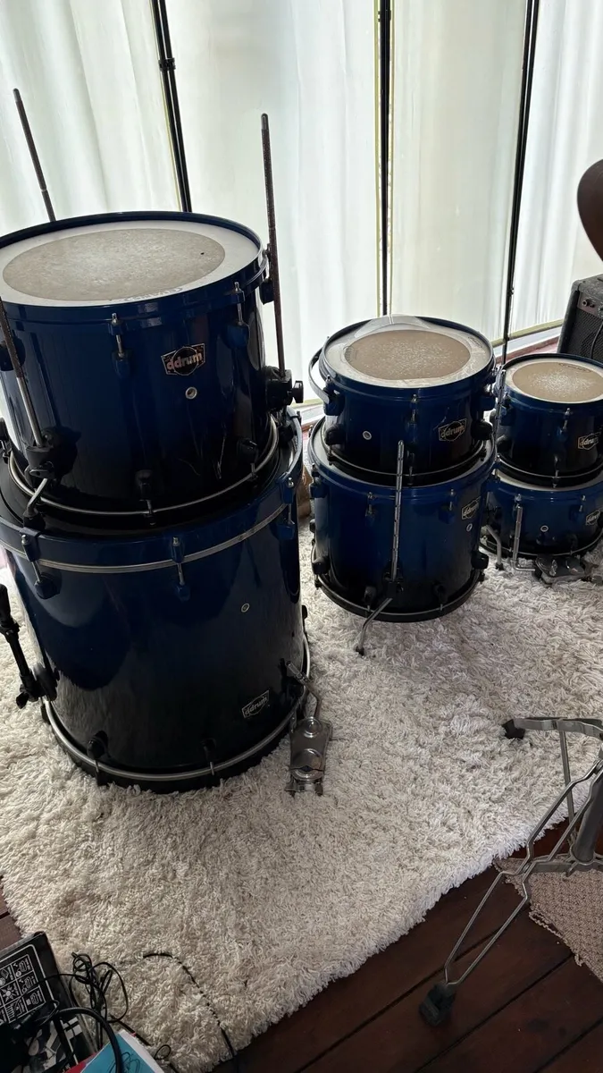 Professional drum kit - Image 1