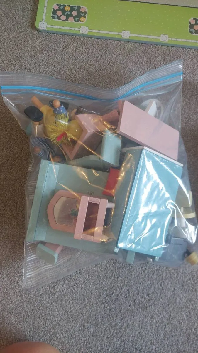 Toy dolls house - Image 4