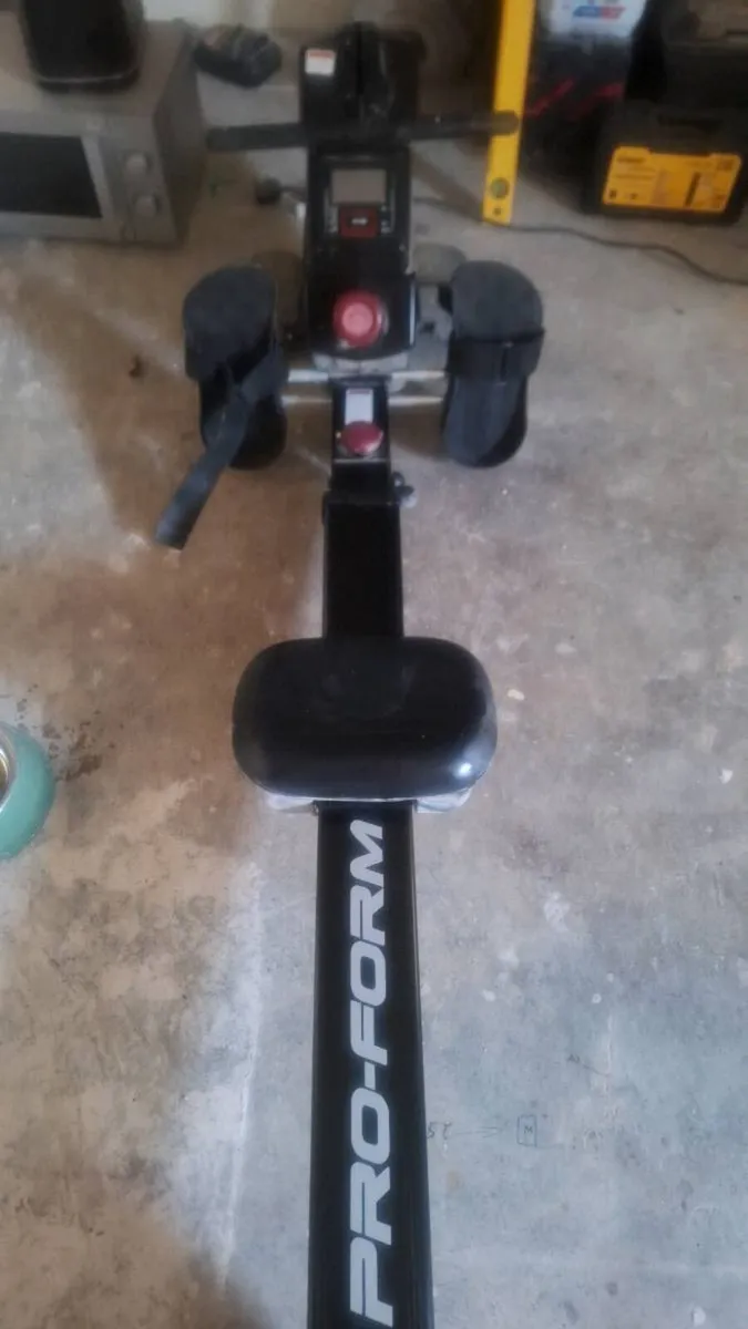 Rowing machine - Image 1