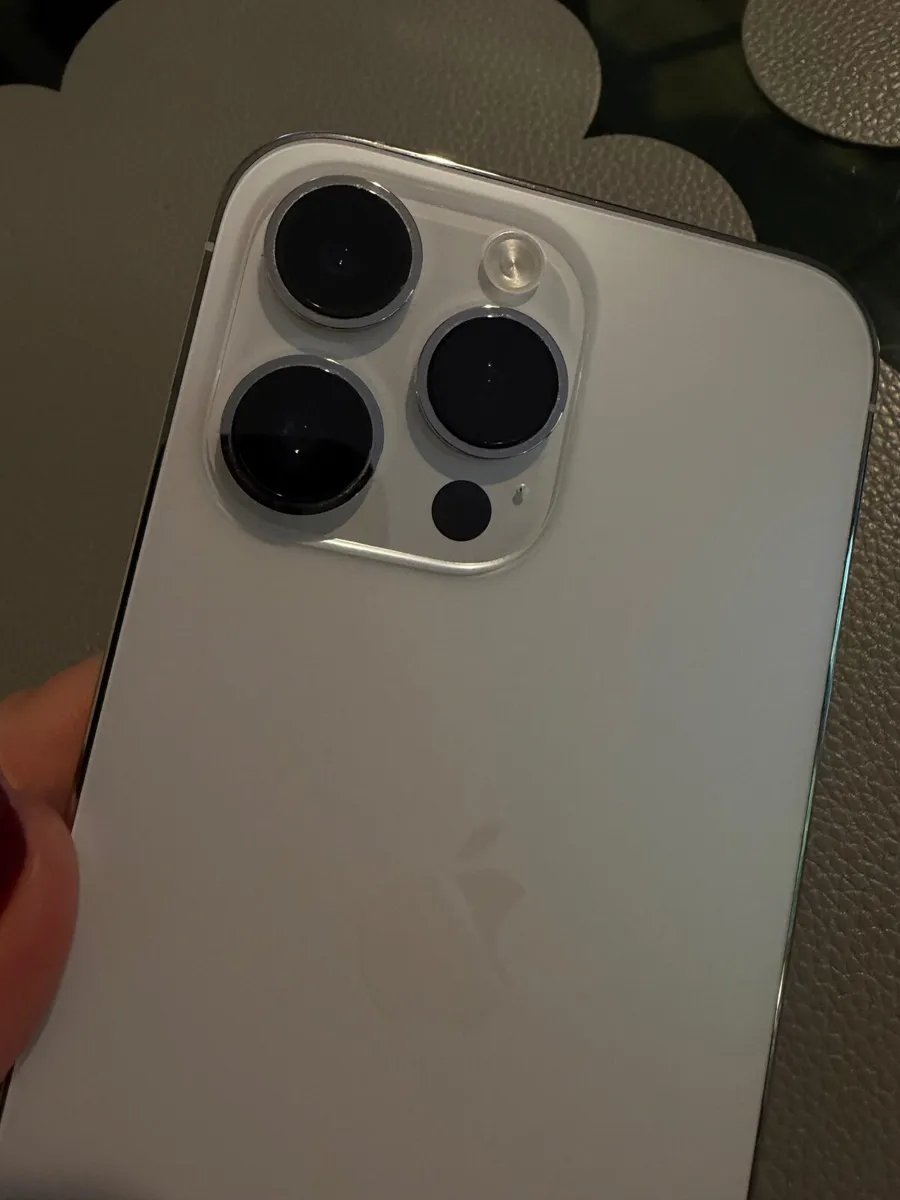iPhone - Image 1
