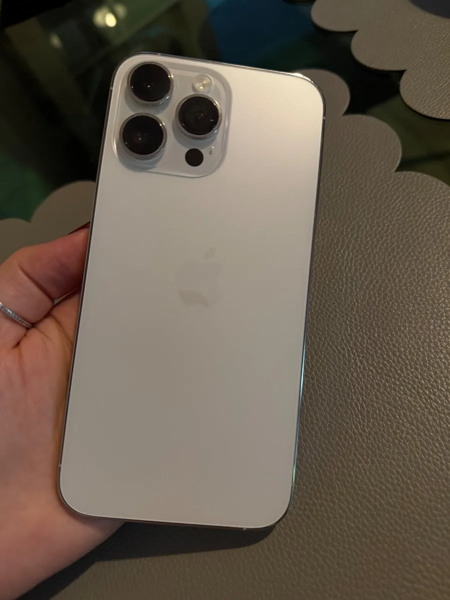 iPhone - Image 2