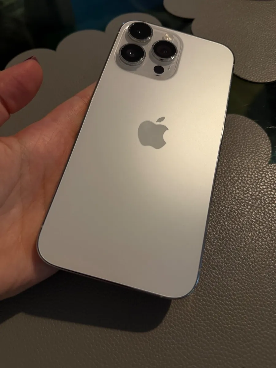 iPhone - Image 3
