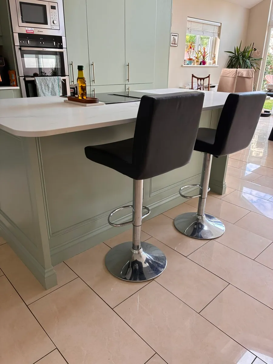 Adjustable Kitchen Island Bar Chairs - Image 1
