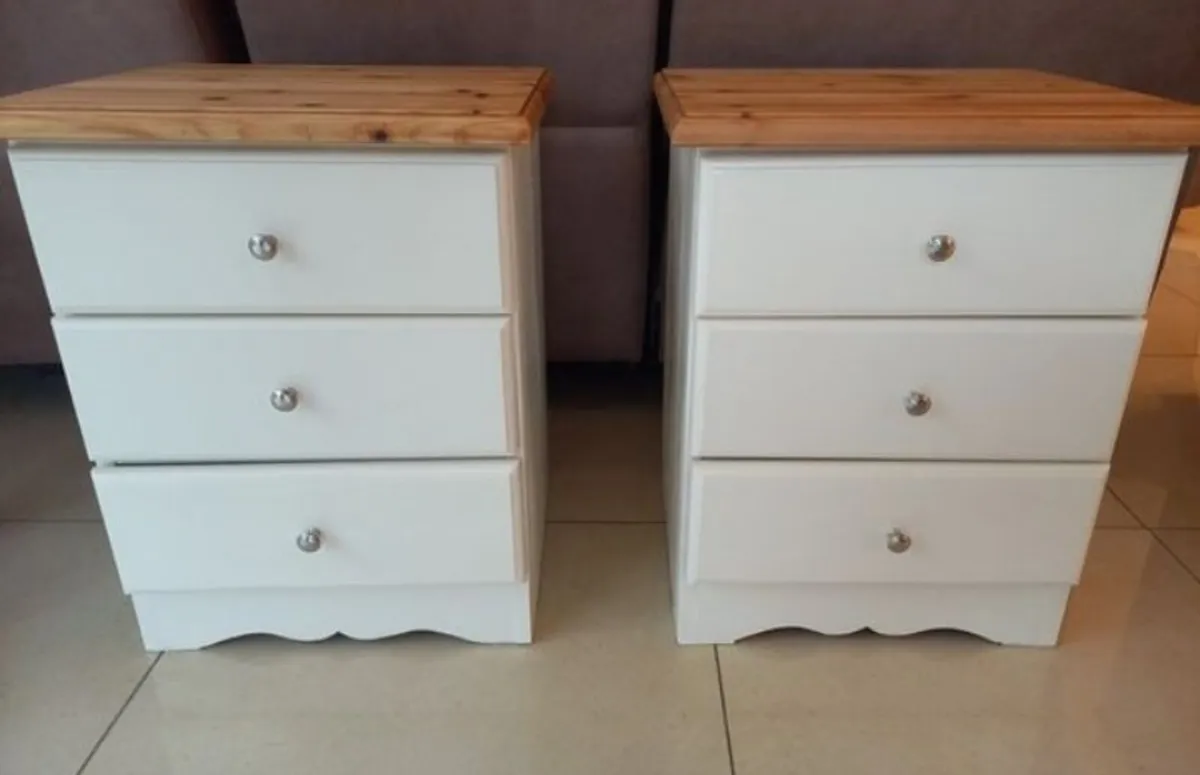 Chest of drawers - Image 1