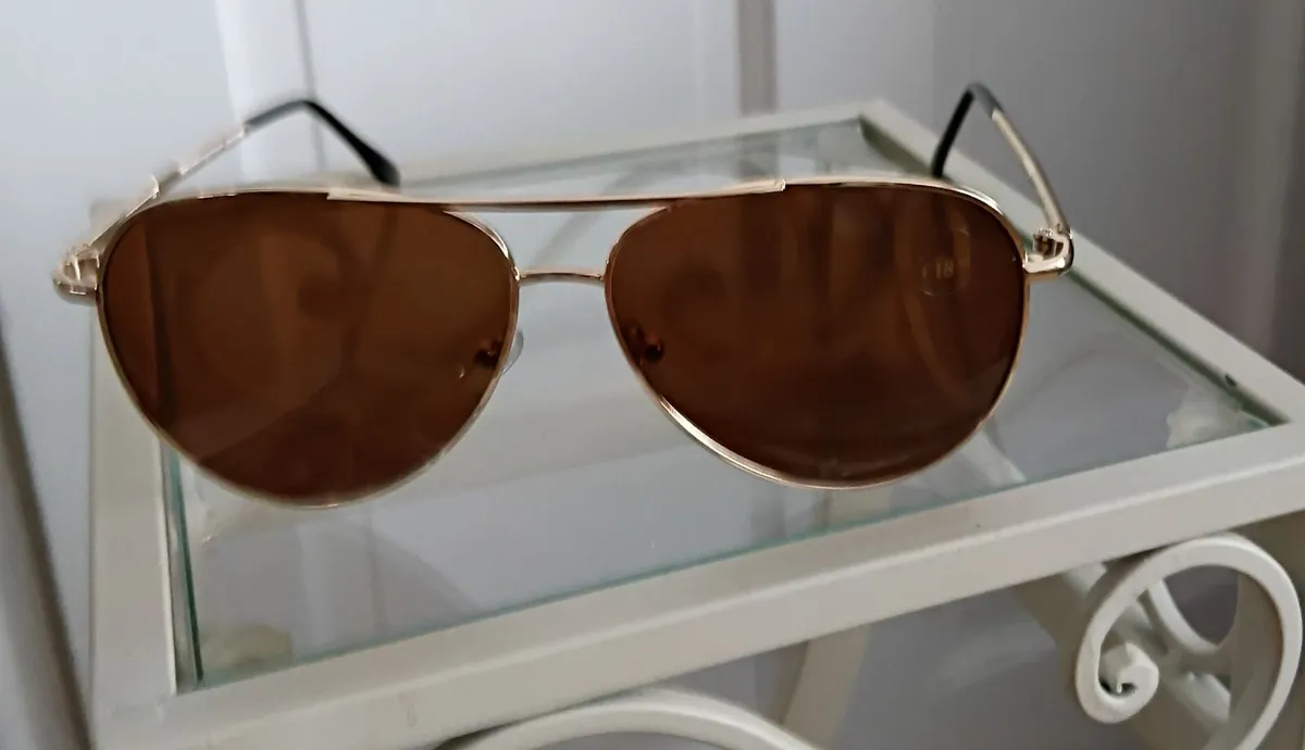 Aviator style sunglasses - Image 1