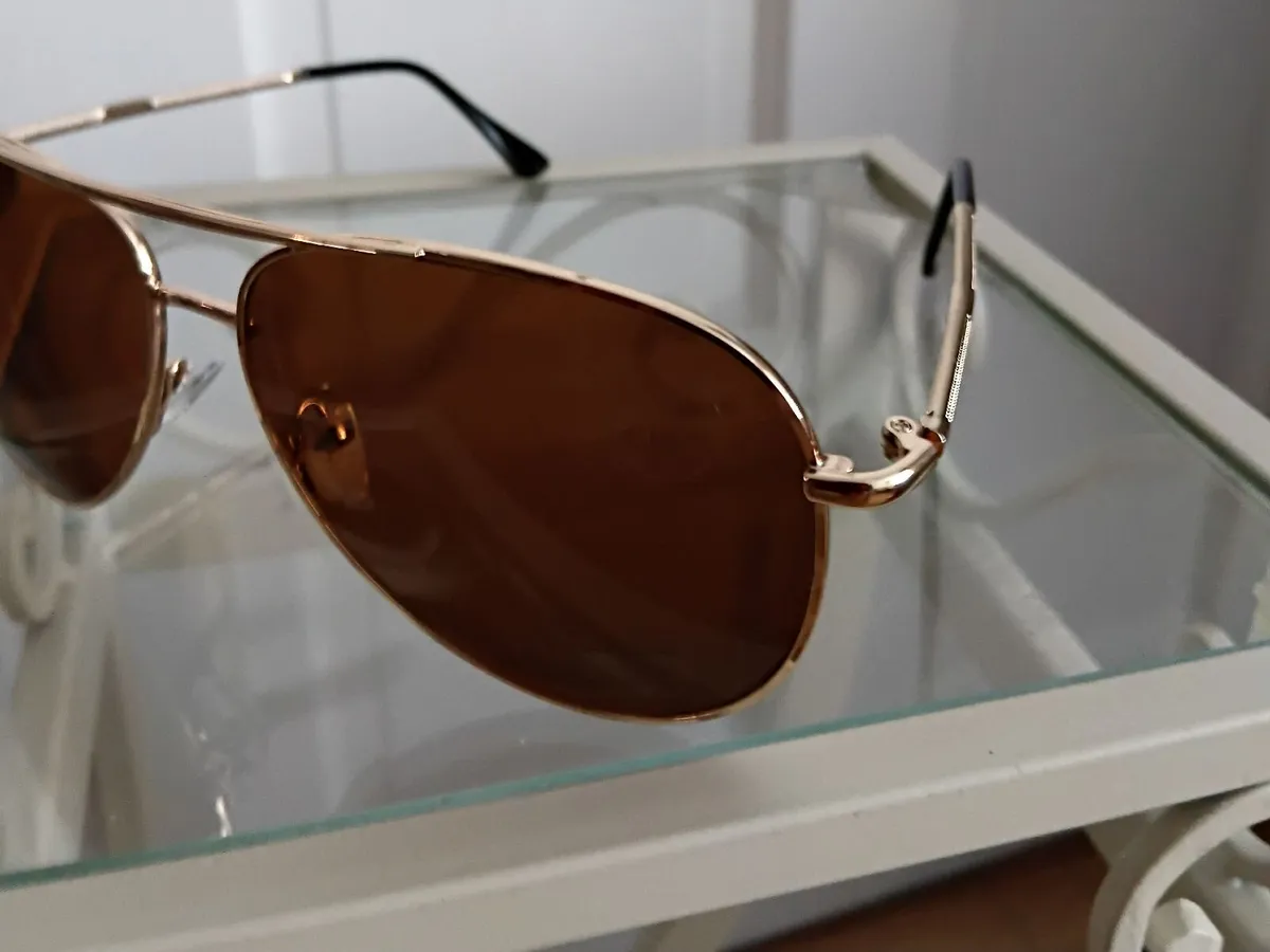 Aviator style sunglasses - Image 3