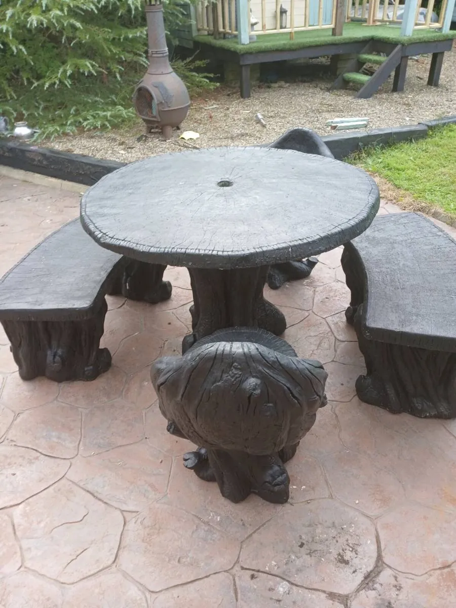 Garden table and chairs - Image 1