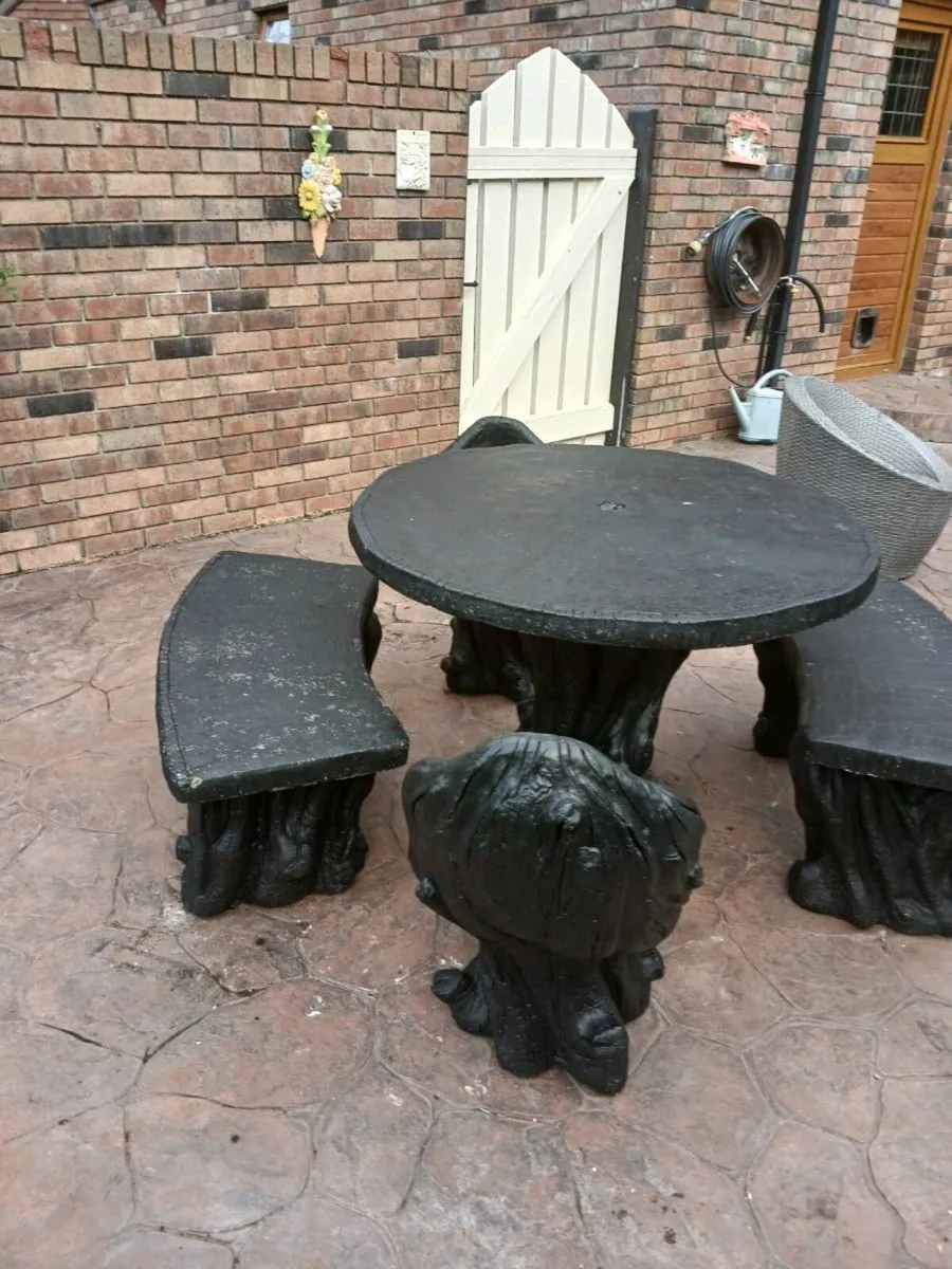 Garden table and chairs - Image 2