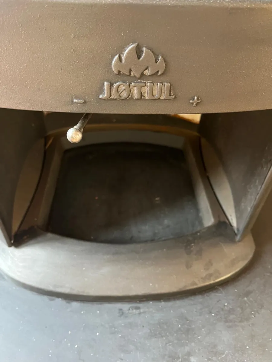 Jotul F 250 Wood Burning Stove, hardly used - Image 2