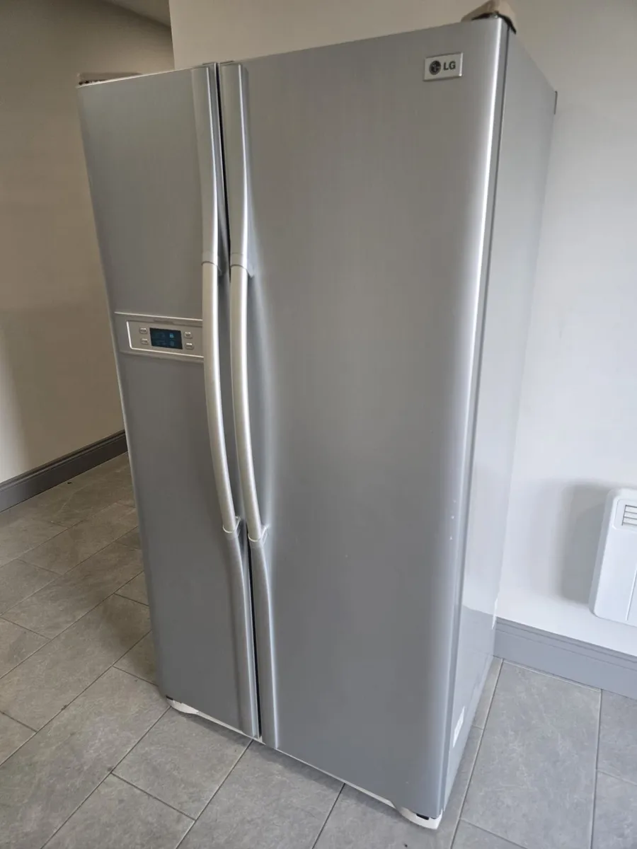 LG American Fridge Freezer - Image 2