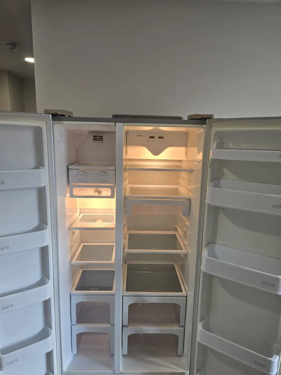 LG American Fridge Freezer - Image 3