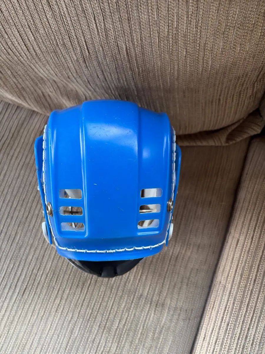 Hurling helmet - Image 2