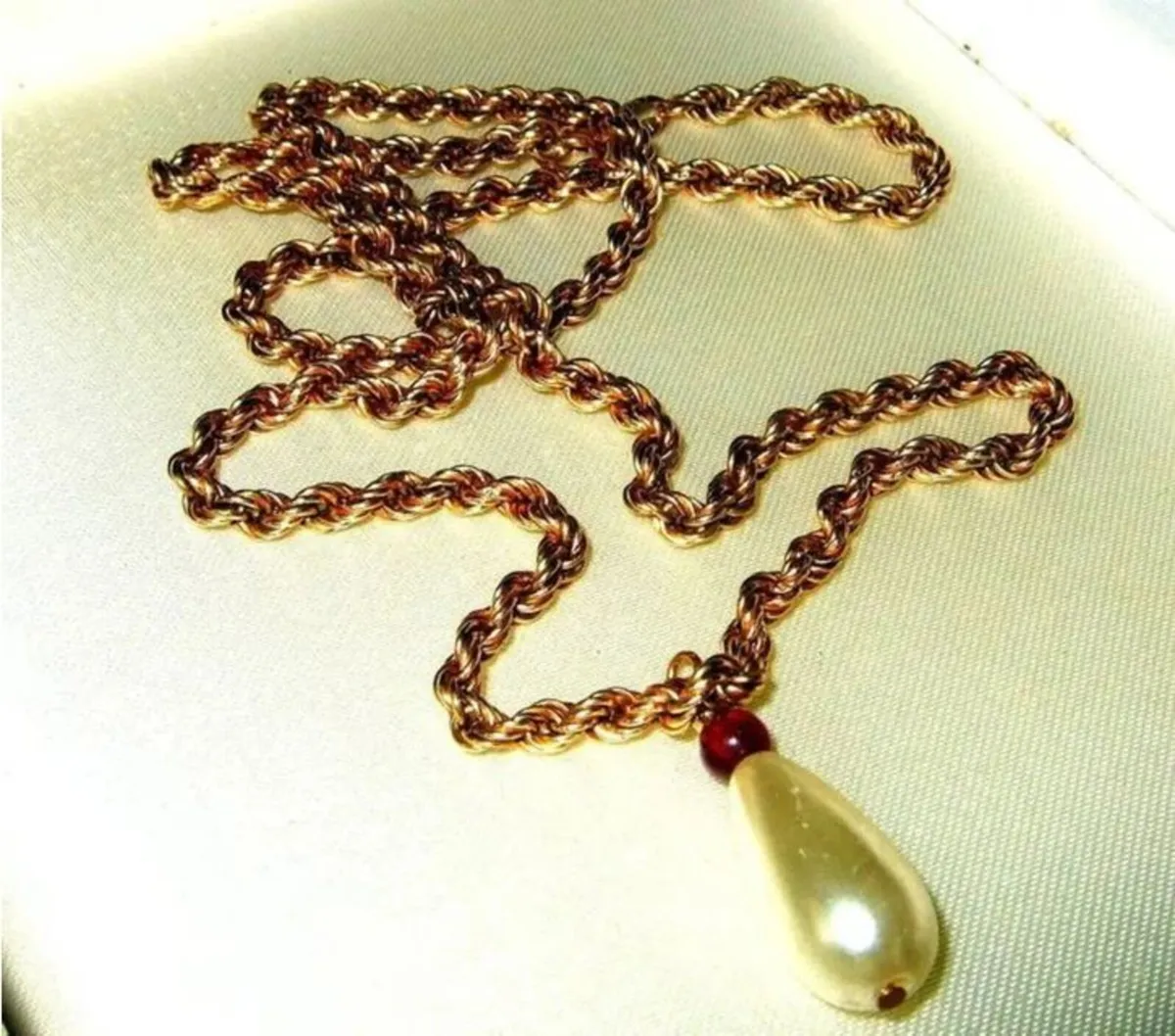 Vintage Hallmarked 'Rope' Chain & Teardrop Pendant - Image 1