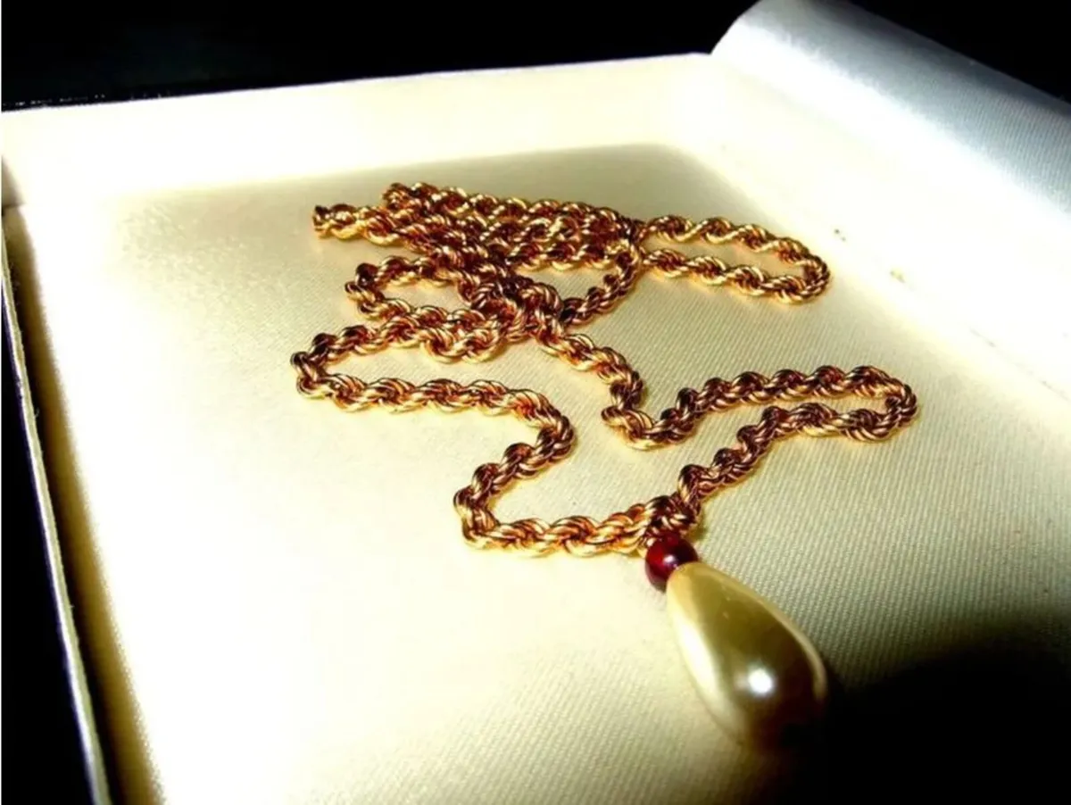Vintage Hallmarked 'Rope' Chain & Teardrop Pendant - Image 3