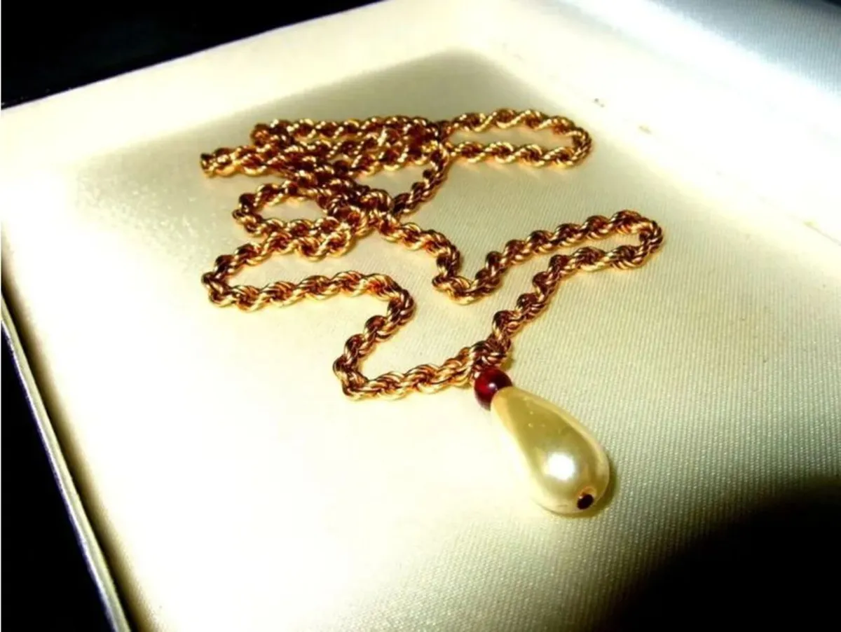 Vintage Hallmarked 'Rope' Chain & Teardrop Pendant - Image 4