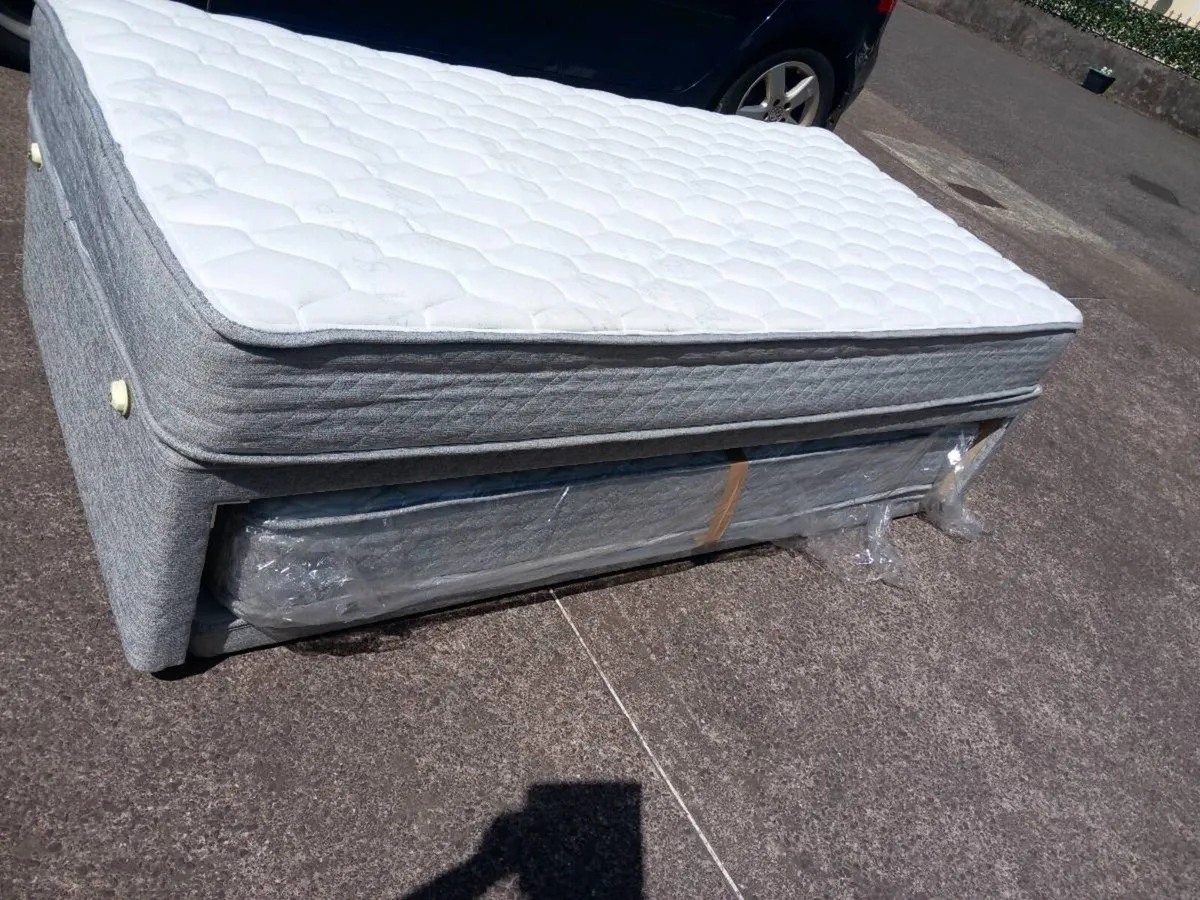 Bed - Image 2