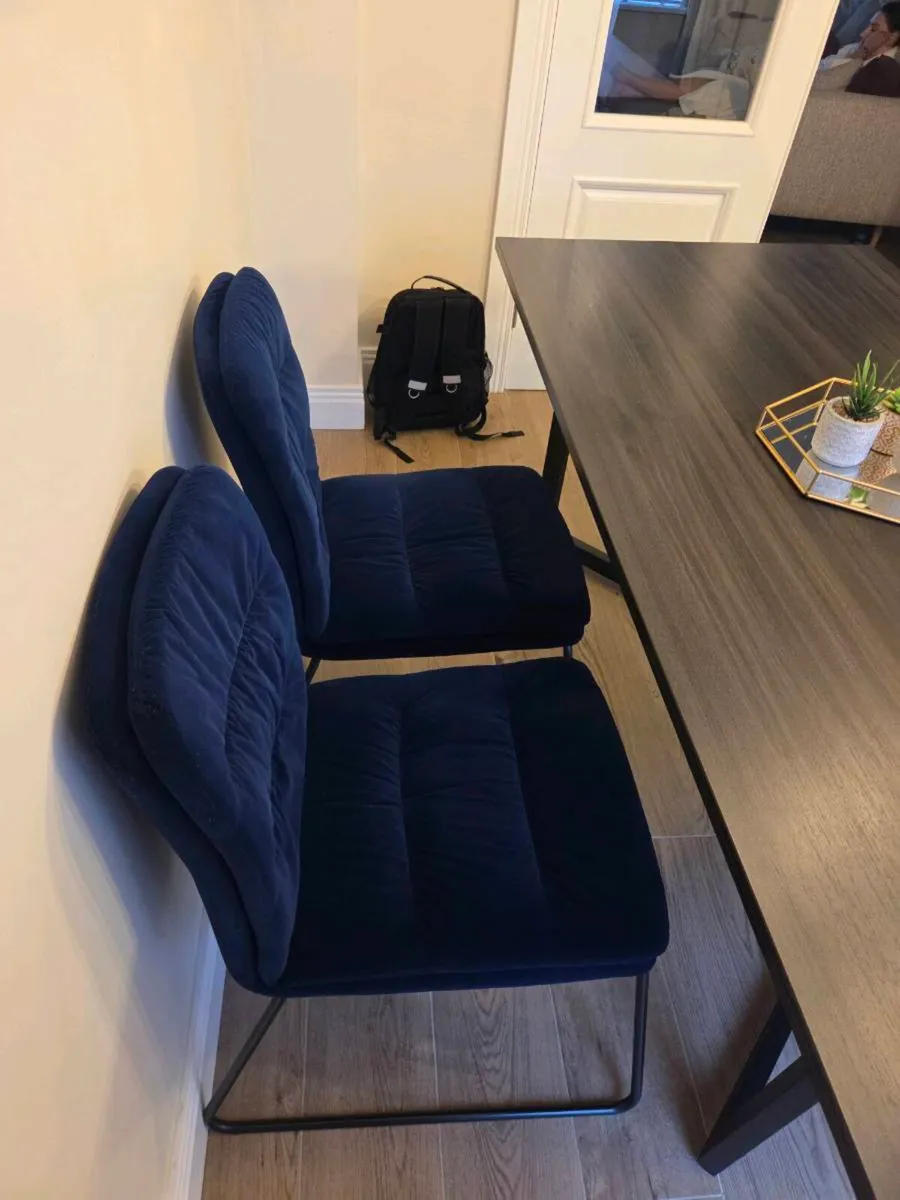 Dining table and chairs - Image 3