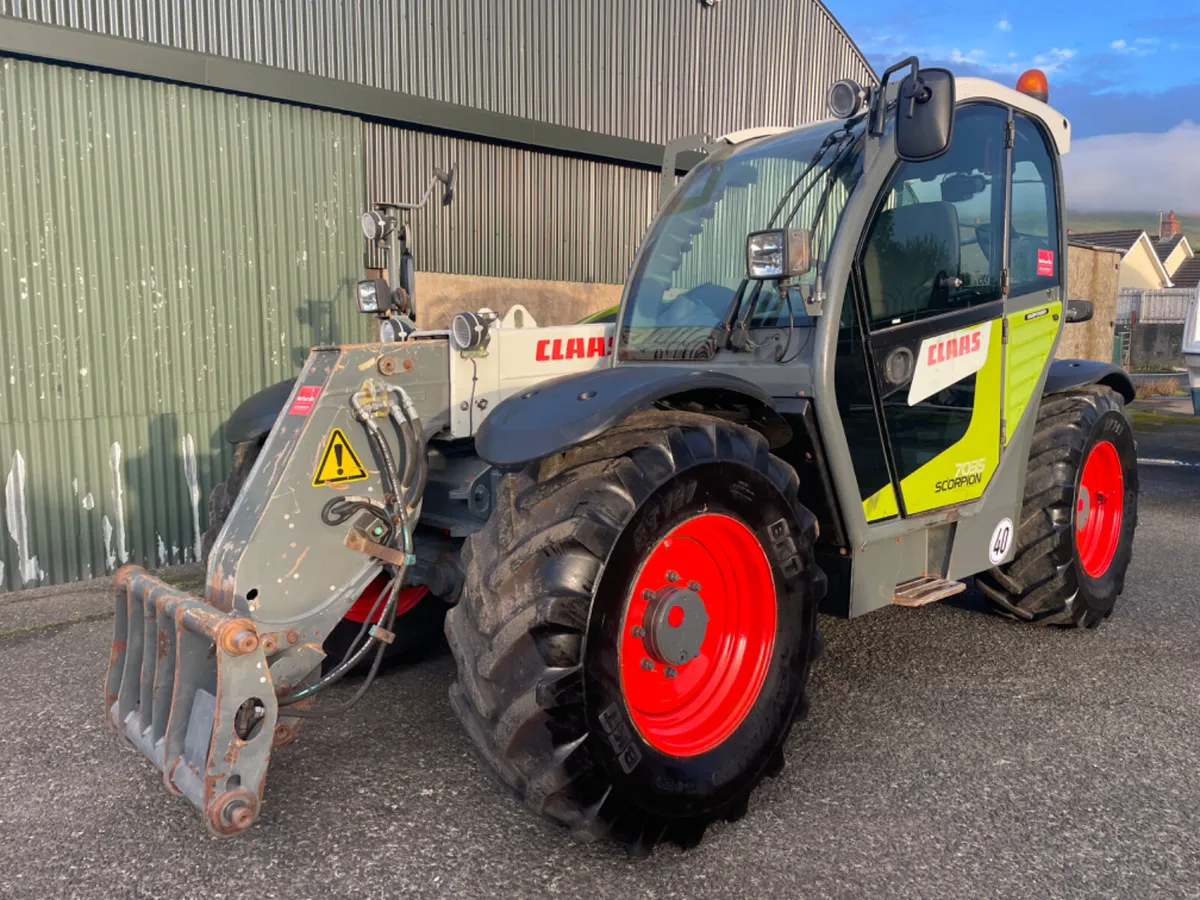 2017 Claas Scorpion 7035 - Image 3