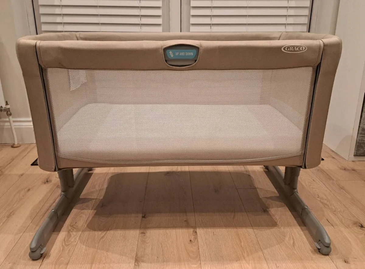 Graco Sweet 2 Sleep Next to Me Bedside Crib - Image 3
