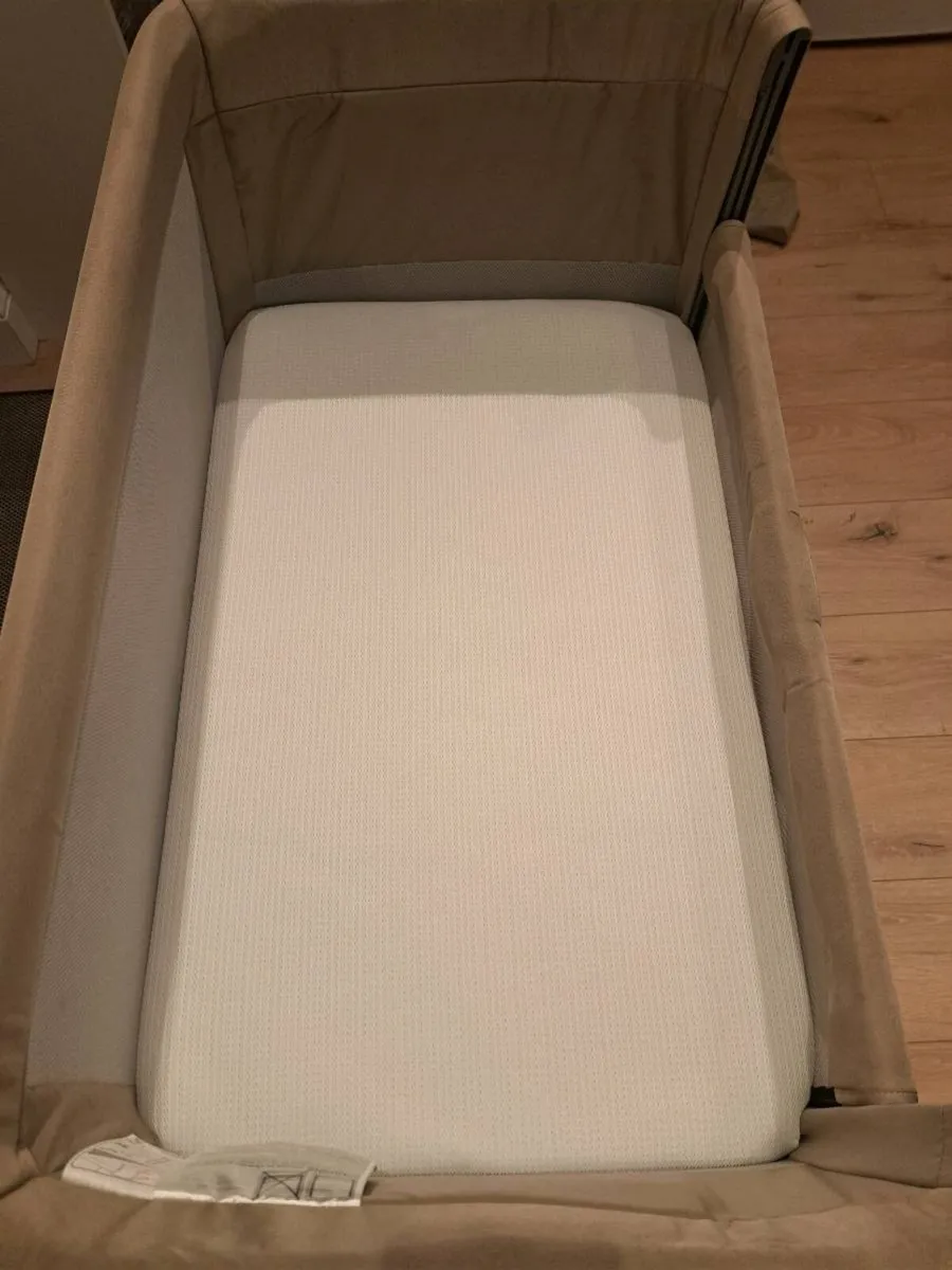 Graco Sweet 2 Sleep Next to Me Bedside Crib - Image 4