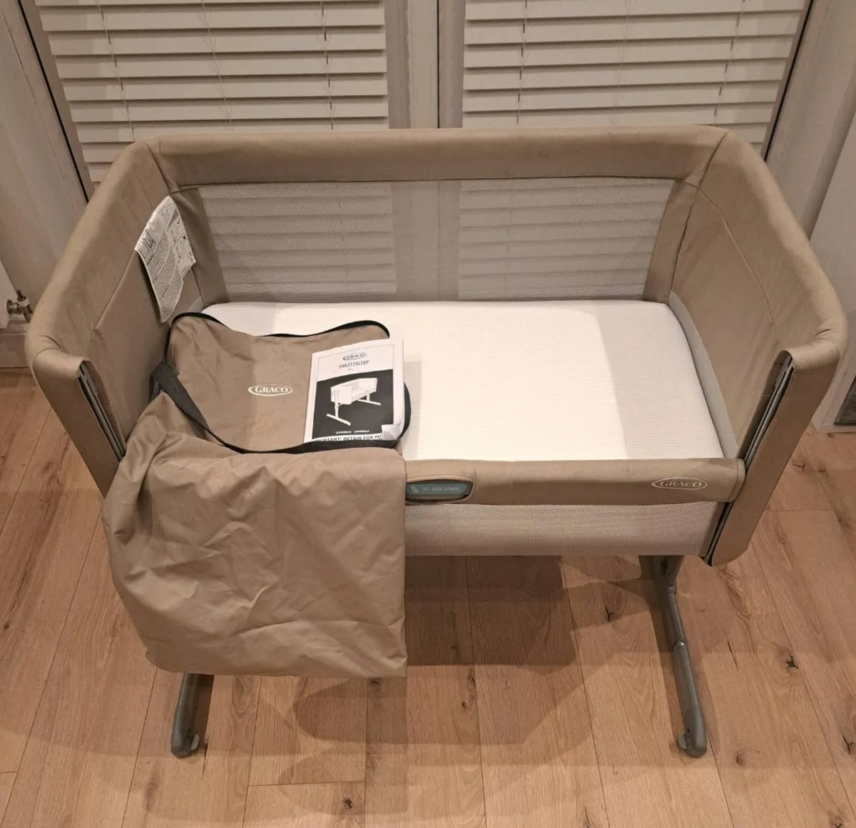 Graco Sweet 2 Sleep Next to Me Bedside Crib - Image 1