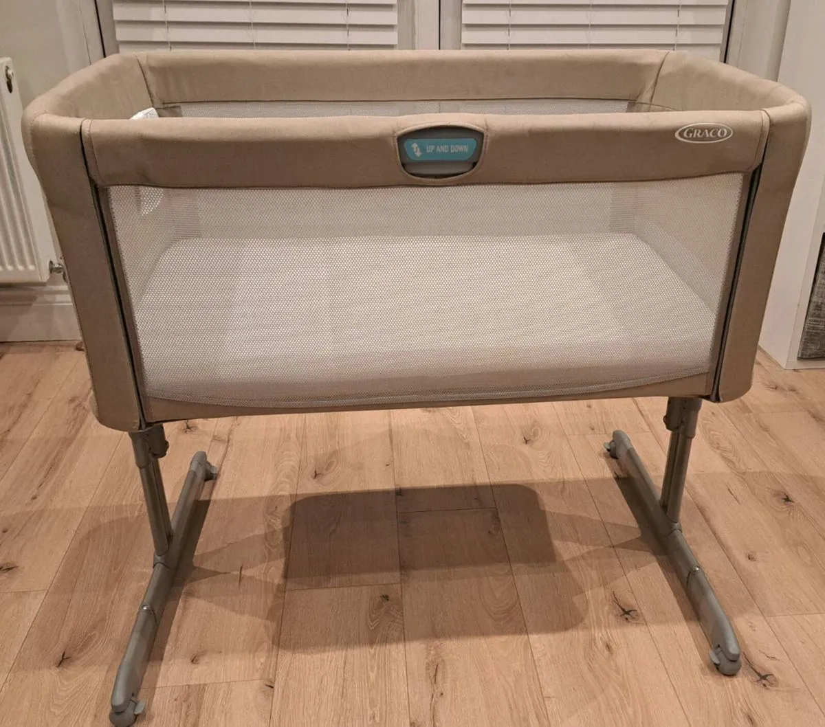 Graco Sweet 2 Sleep Next to Me Bedside Crib - Image 2
