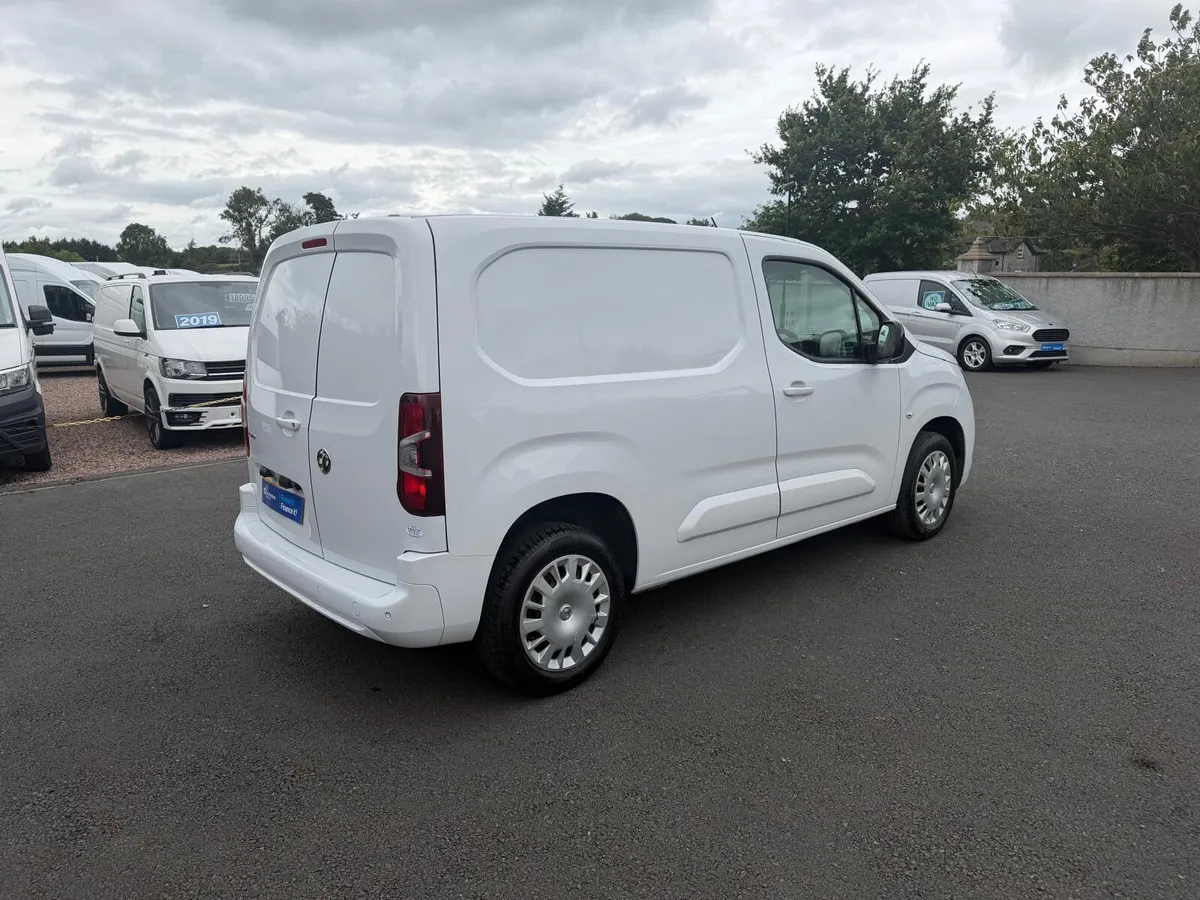 Vauxhall Combo 6 Speed Manual - HIGH SPEC - Image 4