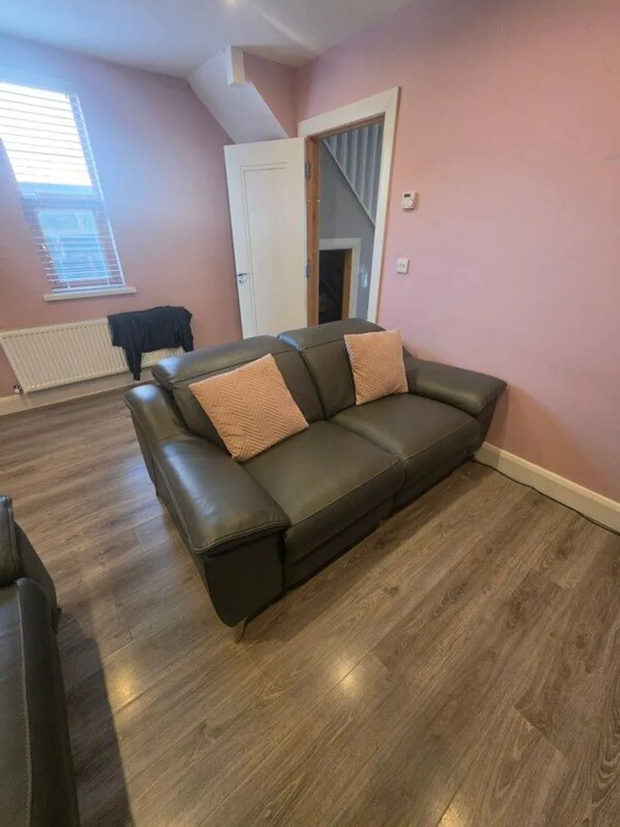 2 electric grey italian leather sofas - Image 3