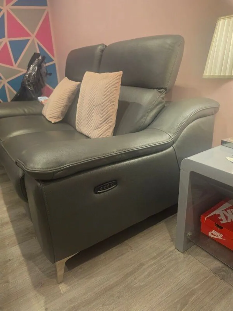2 electric grey italian leather sofas - Image 4