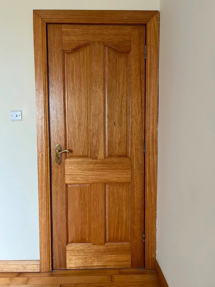 9 Plain Mahogany doors + 3 glass panels - Image 4